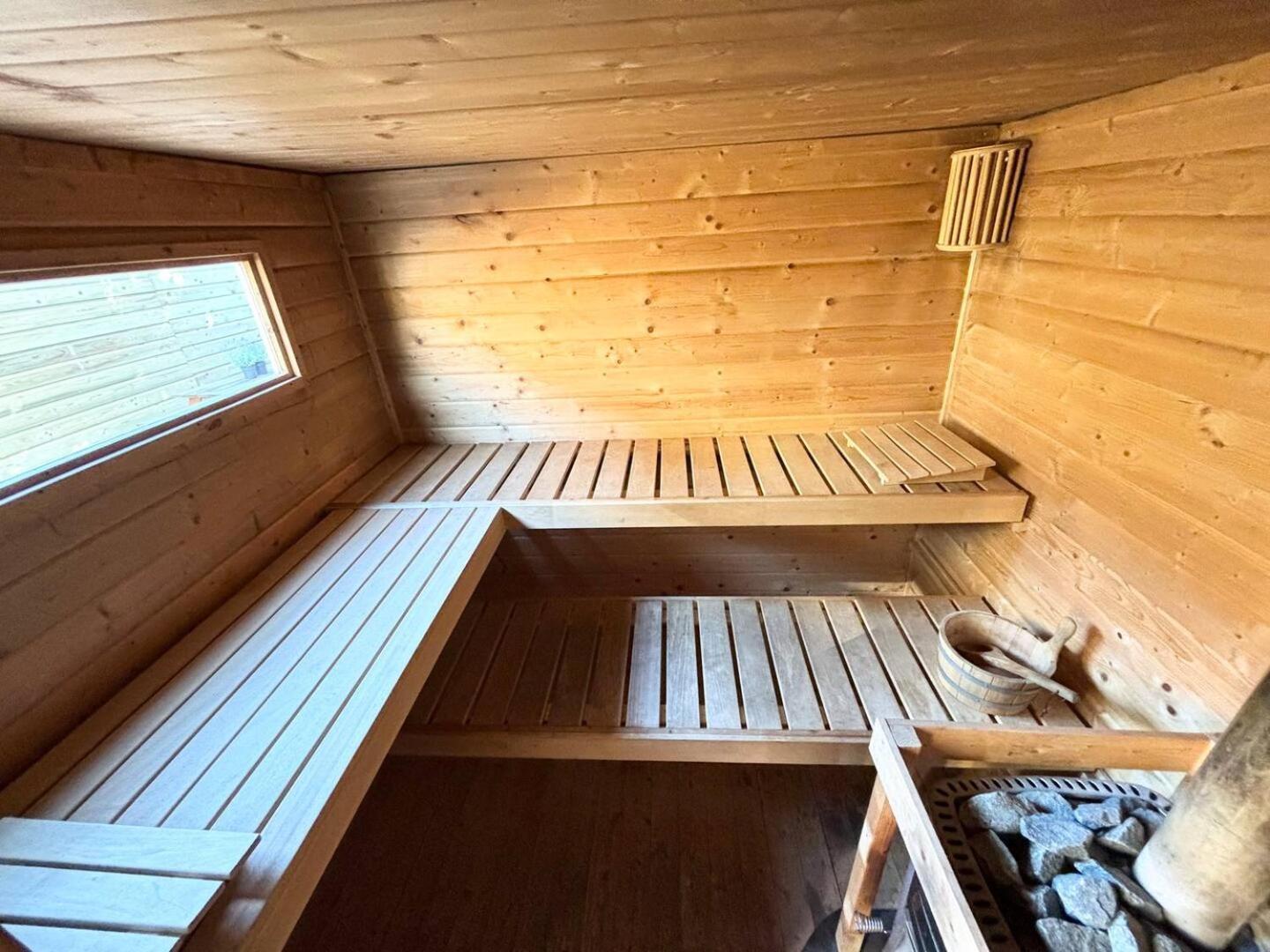 Bed And Breakfast Heerenveen Centrum Met Prive Sauna En Jacuzzi Exteriör bild